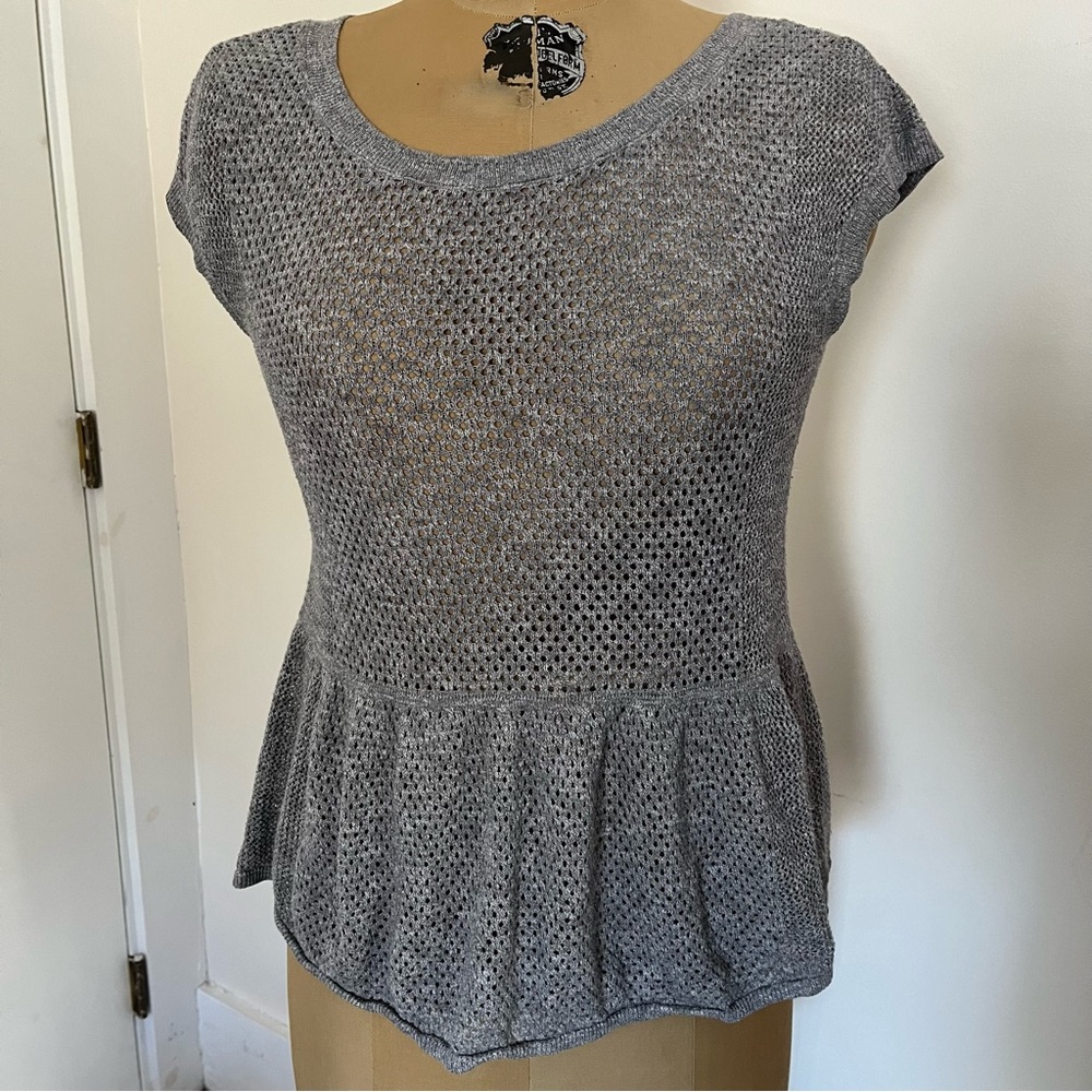 2/$20 American Eagle Outfitters Women’s Cap Sleeve Crochet Peplum Top Size Med